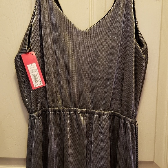 Fantastic, dressy pantsuit for any occasion. - Picture 3 of 4